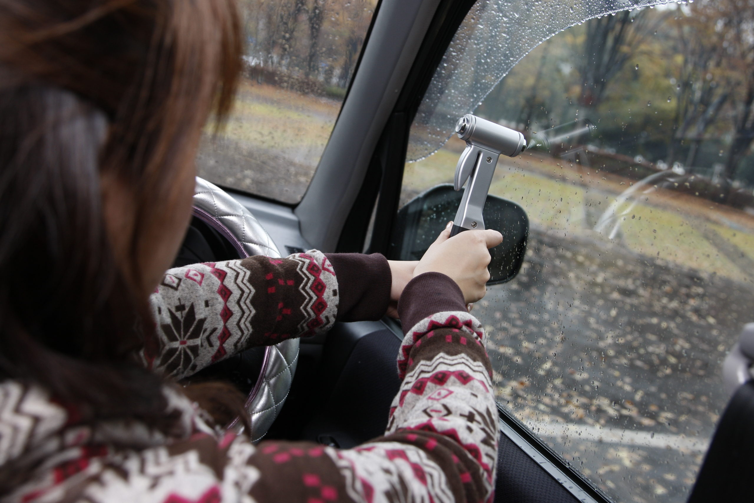 車に用意したい 緊急時のツール もう迷わない 愛車に用意しよう 女性のための車生活マガジン Beecar ビーカー